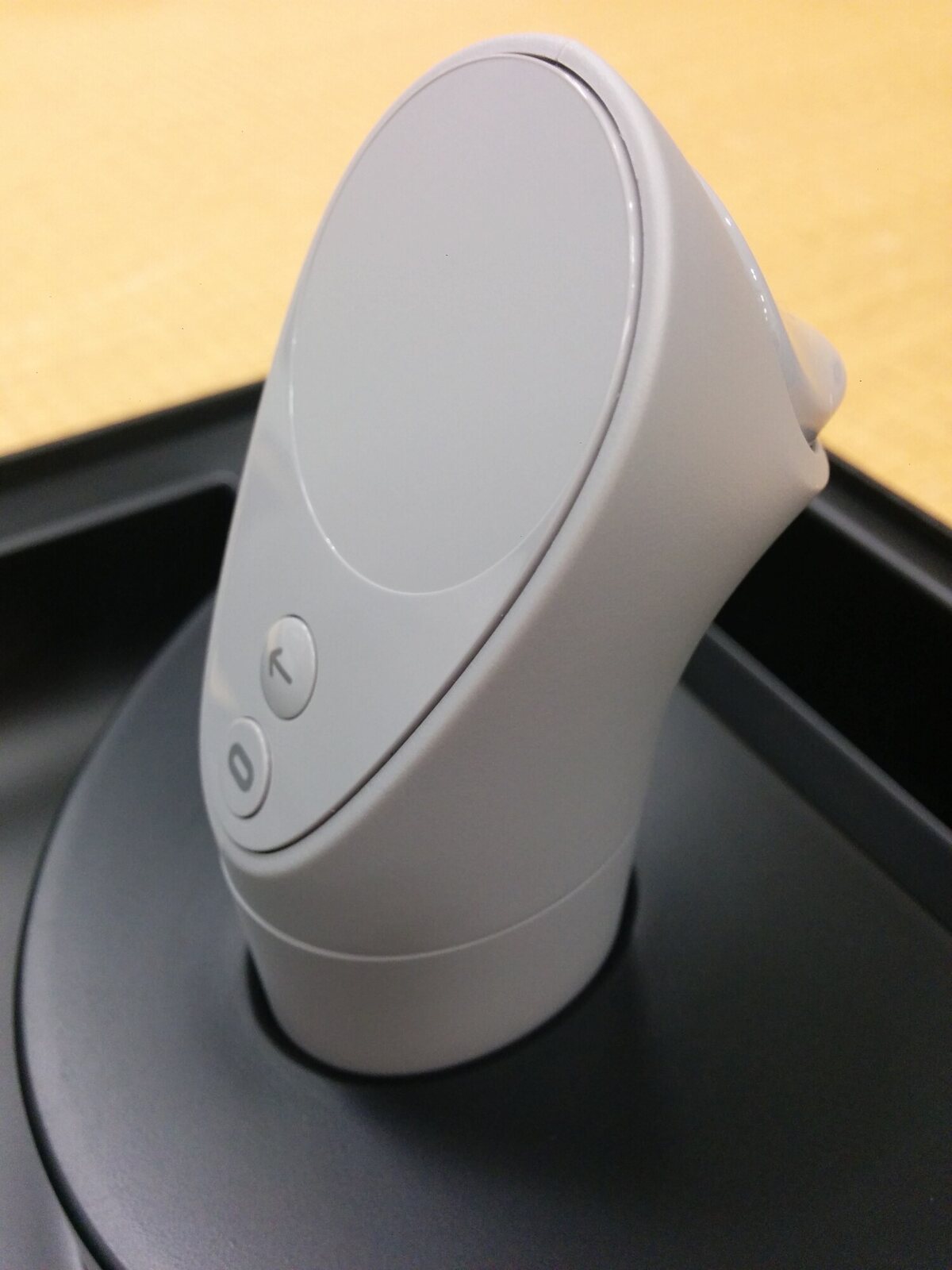 An Oculus Go with its controller in May 2018, days after launch.