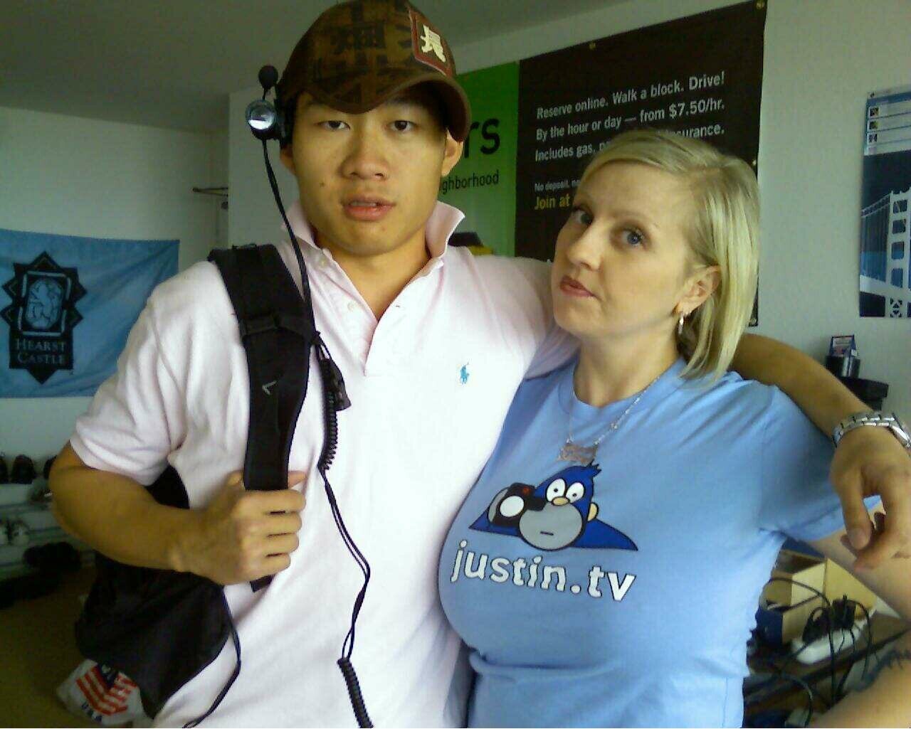 Justin Kan lifecasting with the head-mounted camera that started Justin.tv
